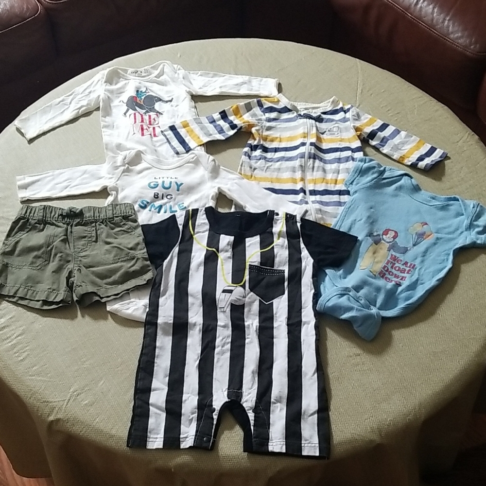 ❣5 for $25 Sale❣ Clothing Set with Stripes and Graphics